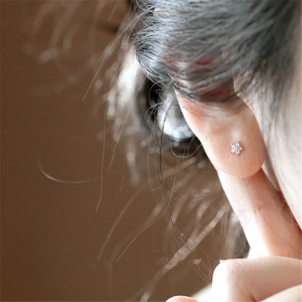 Sterling silver diamond earrings - Picture 4 of 5